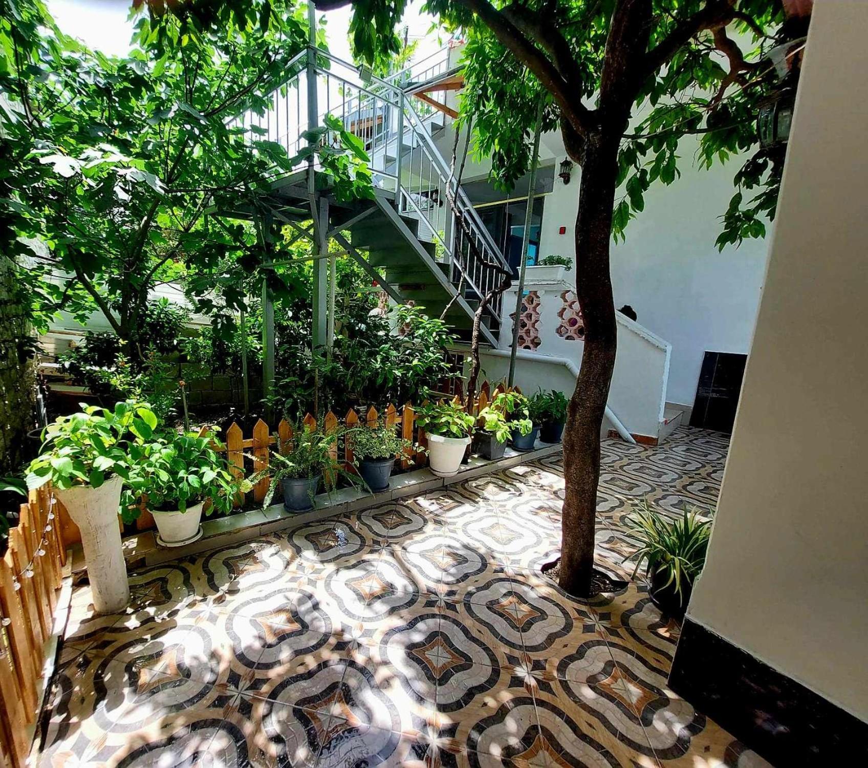 Guest House Flowers 베라트 외부 사진