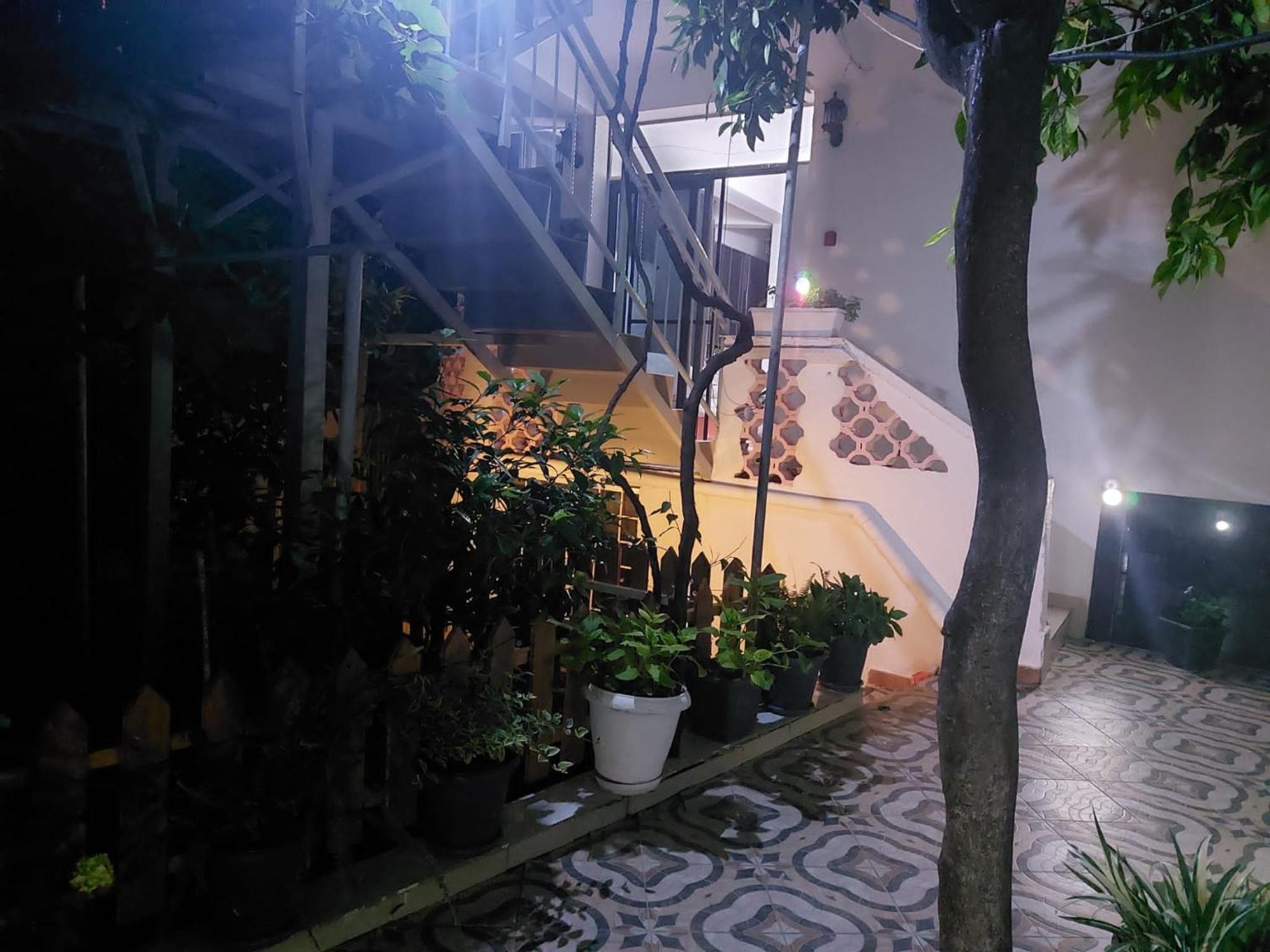 Guest House Flowers 베라트 외부 사진