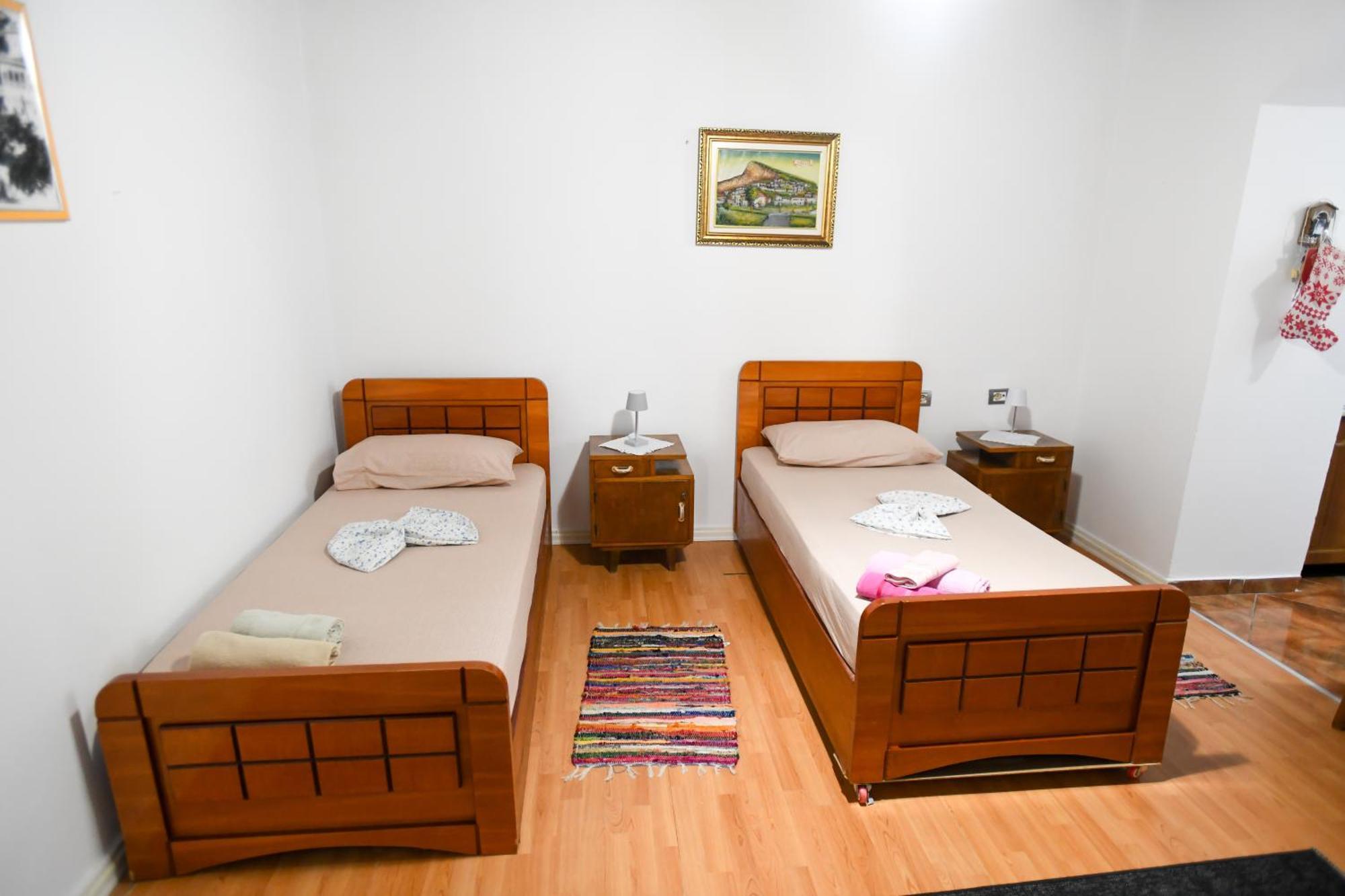 Guest House Flowers 베라트 외부 사진